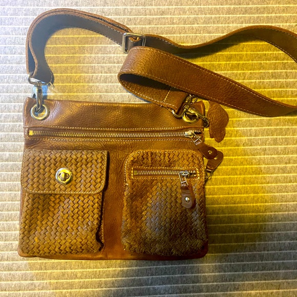 Roots Bags Excellent Condition Roots Crossbody Bag In Tribe Leather Poshmark
